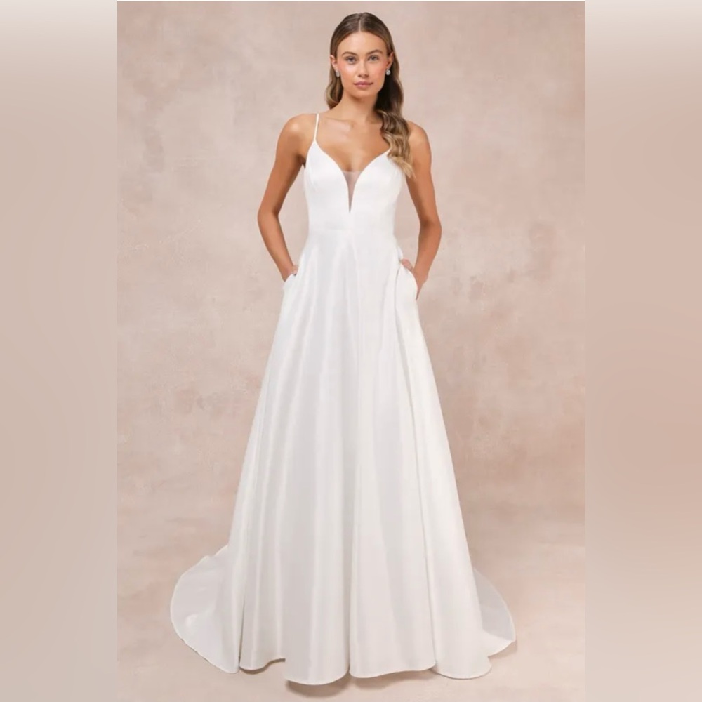 NWOT Lulu Exceptional Passion White Satin Cutout Maxi Dress With Pockets
Lulus